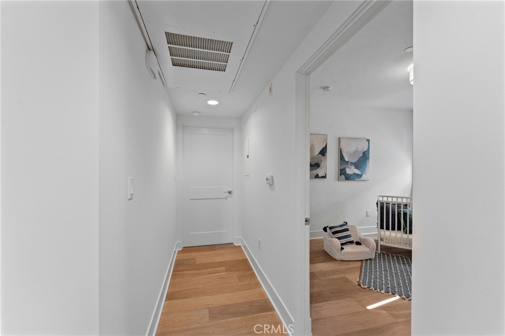 118 North Kings Road, Unit 201 Los Angeles, CA 90048 - Photo 21 of 38 a living room with furniture