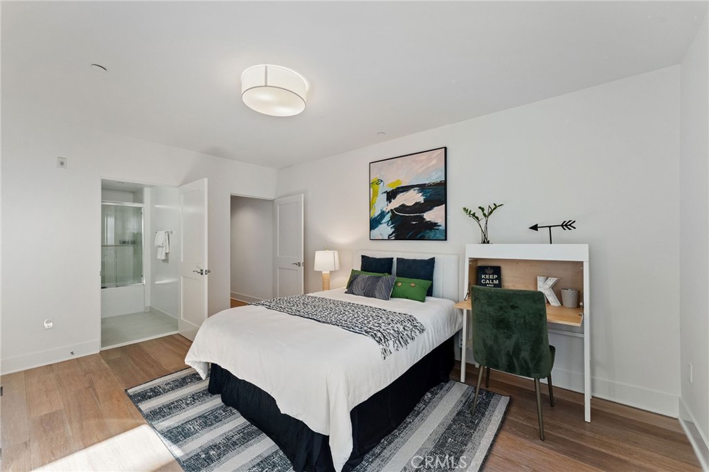 118 North Kings Road, Unit 201 Los Angeles, CA 90048 - Photo 25 of 38 a room with a bed and a table