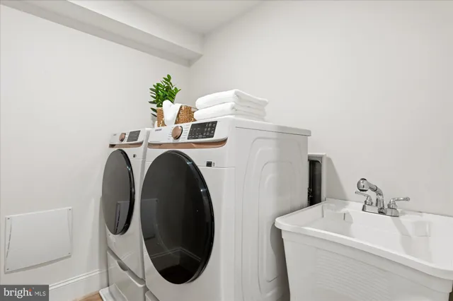 a bathroom with a sink and toilet