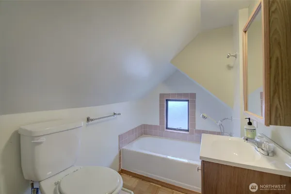 $5,200 | 357 29th Avenue, Seattle, WA 98122