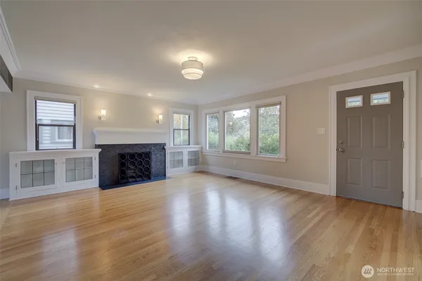 $5,200 | 357 29th Avenue, Seattle, WA 98122