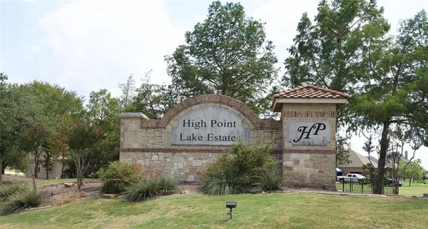 a view of a sign board with yard