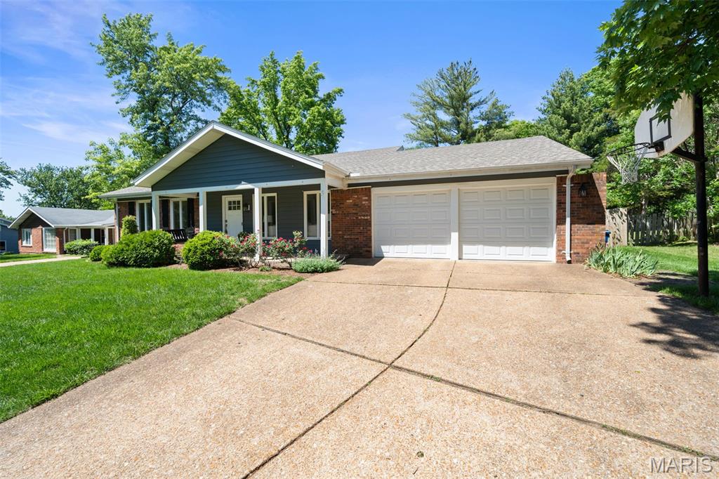 1437 Sunnytree Lane Ballwin, MO 63021 - Photo 3 of 41