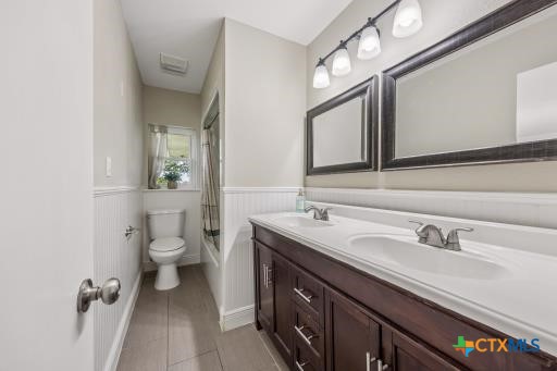 295 McKnight Road Seguin, TX 78155 - Photo 18 of 47 Guest / Hallway Full Bathroom
