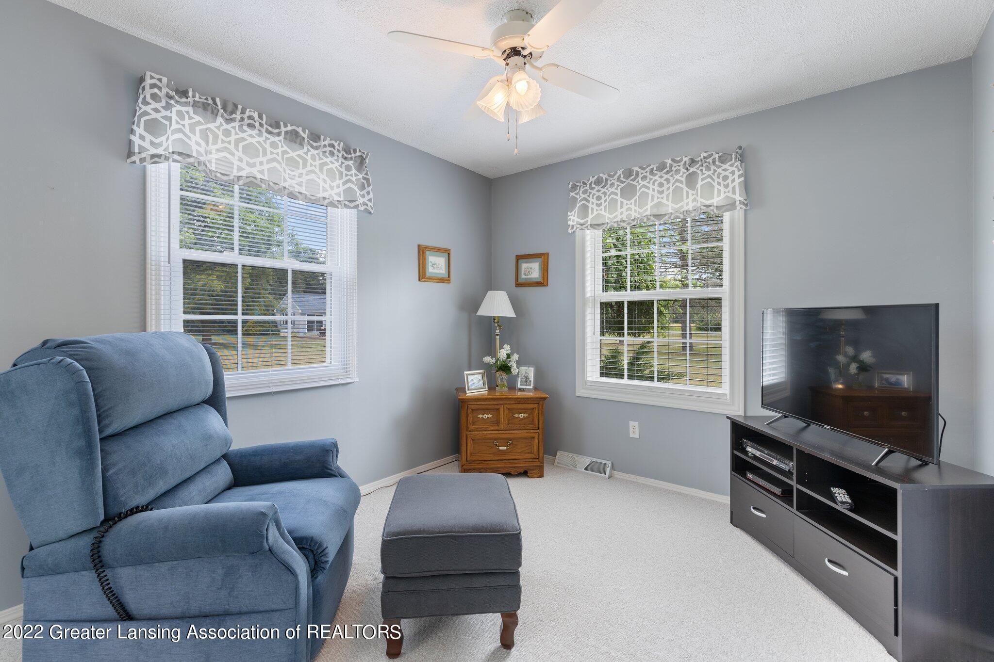 99 South Aurelius Road Mason, MI 48854 - Photo 18 of 32 99, bed 3