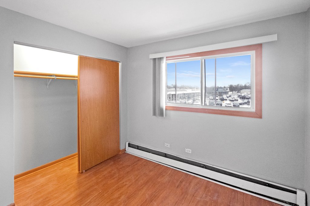 14501 Keystone Avenue, Unit 12 Midlothian, IL 60445 - Photo 7 of 11 an empty room with window