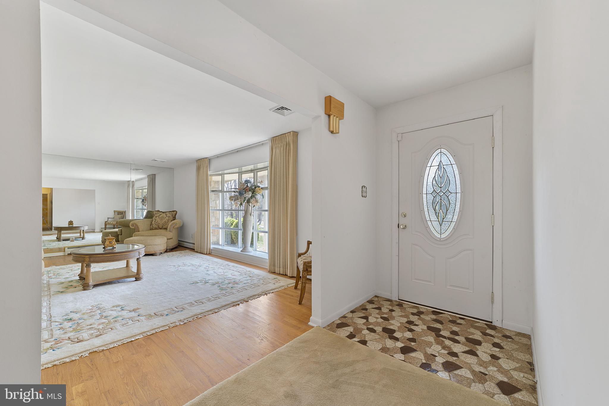3236 Jackson Road Williamstown, NJ 08094 - Photo 6 of 29 Foyer