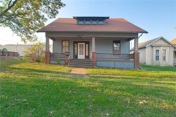 $169,950 | 107 West Shawnee Street, Paola, KS 66071