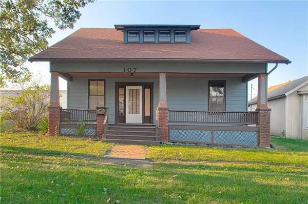 $169,950 | 107 West Shawnee Street, Paola, KS 66071