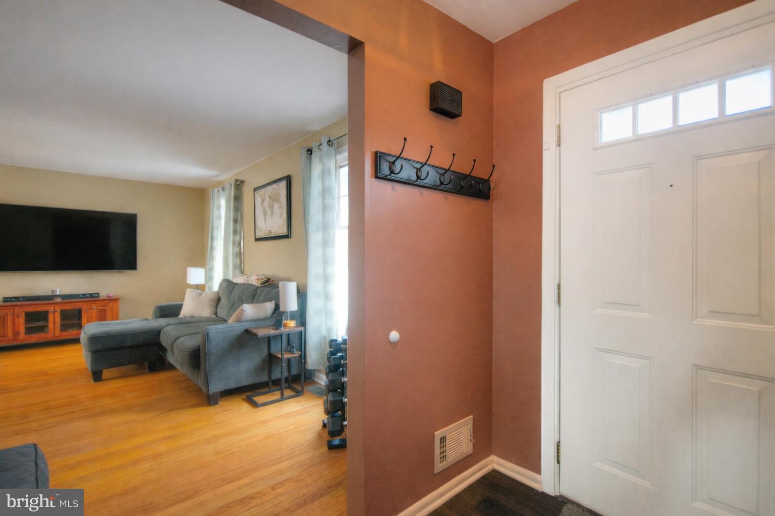 121 Bound Brook Court Sewell, NJ 08080 - Photo 3 of 34