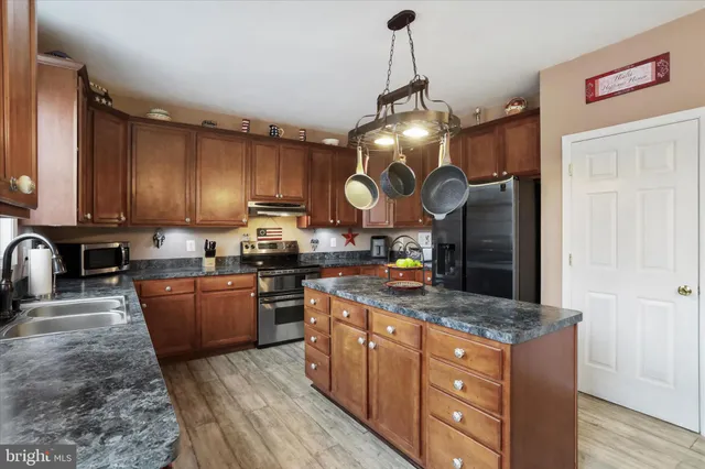 $989,900 | 96 Castle Mountain Road, Castleton, VA 22716