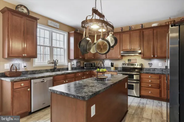 $989,900 | 96 Castle Mountain Road, Castleton, VA 22716