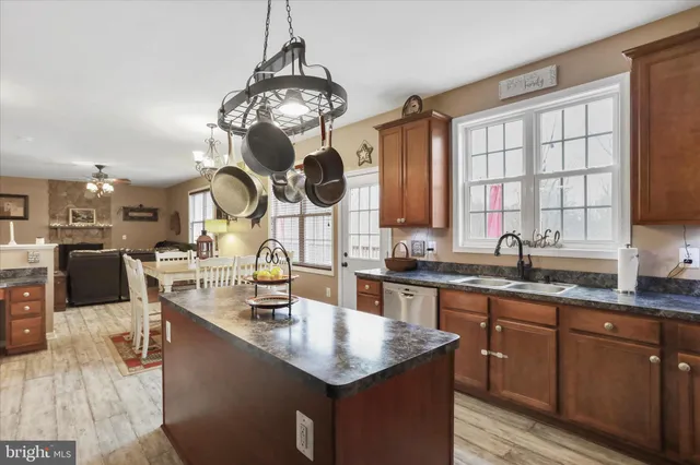 $989,900 | 96 Castle Mountain Road, Castleton, VA 22716