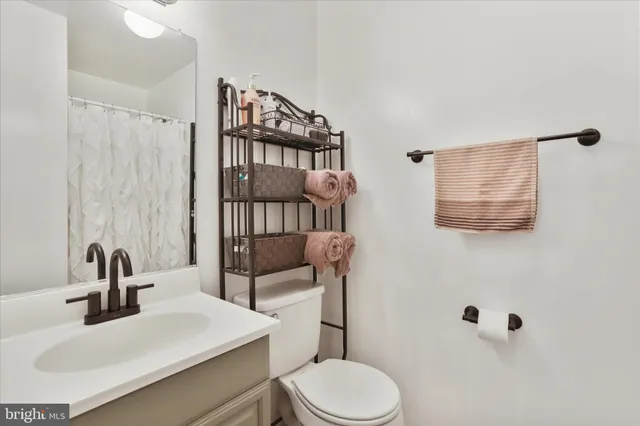 $989,900 | 96 Castle Mountain Road, Castleton, VA 22716