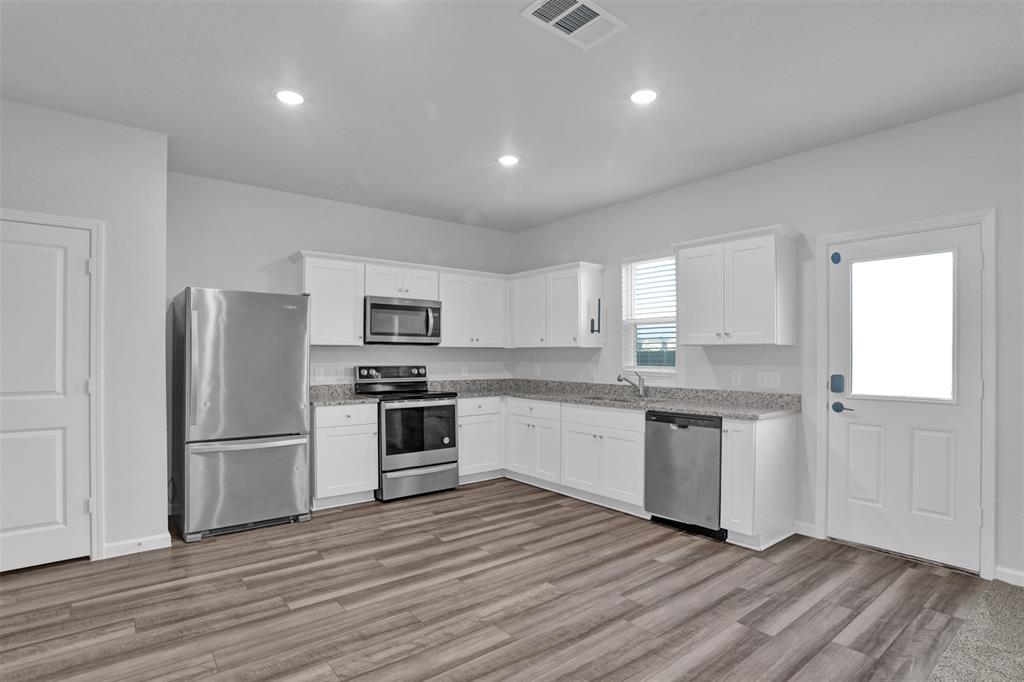 2119 Hamilton Street Princeton, TX 75407 - Photo 5 of 32