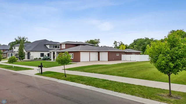 $774,900 | 4337 66th Street South, Fargo, ND 58104