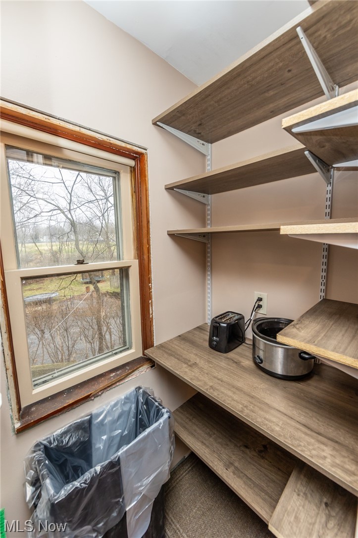 1727 South Green Road Cleveland, OH 44121 - Photo 8 of 33