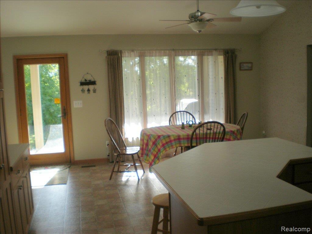 60488 Kittle Road Washington, MI 48094 - Photo 9 of 12 eating area