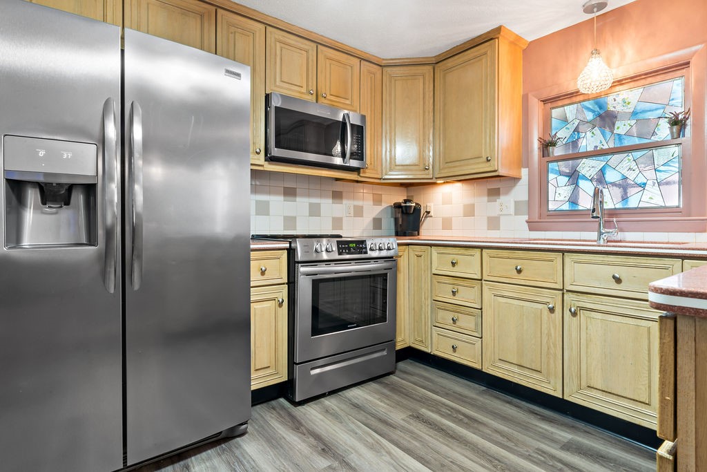 111 Jefferson Drive Coventry, RI 02816 - Photo 8 of 36