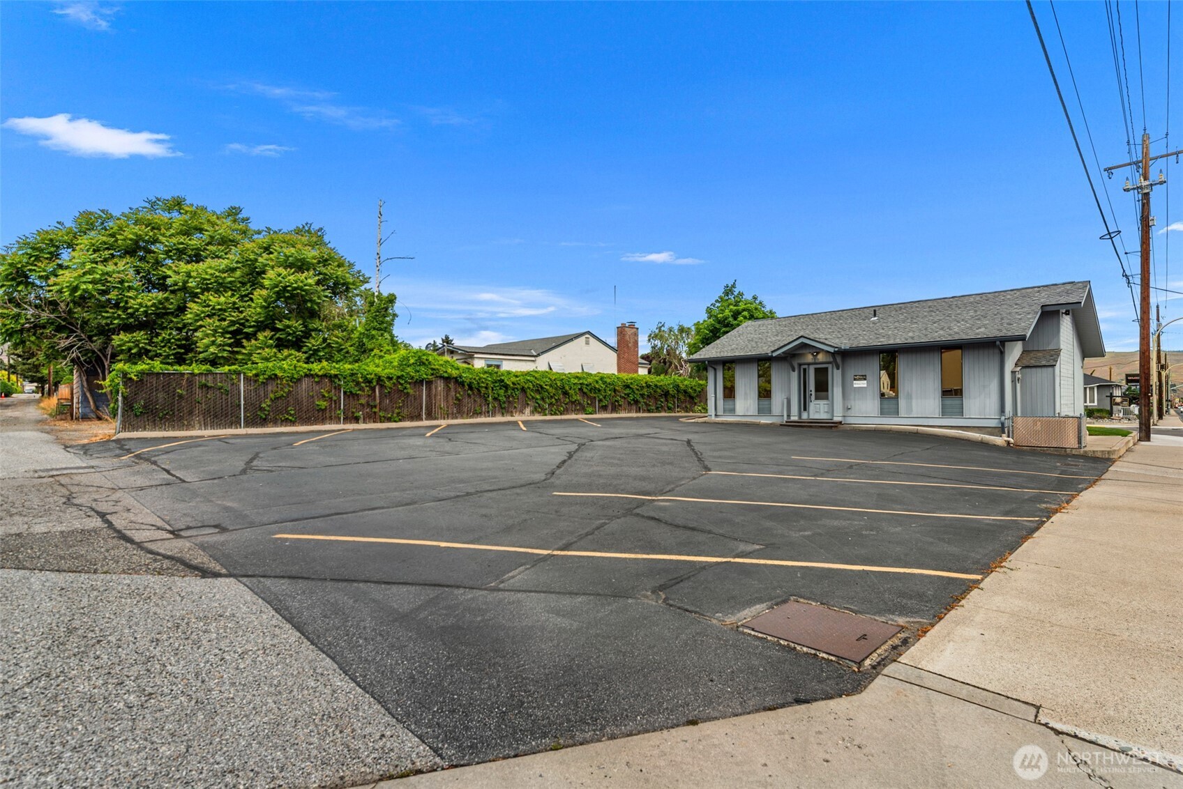 710 North Miller Street Wenatchee, WA 98801 - Photo 10 of 33 a view of a house with a street