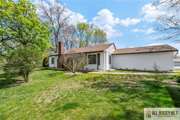 a view of a house with a backyard