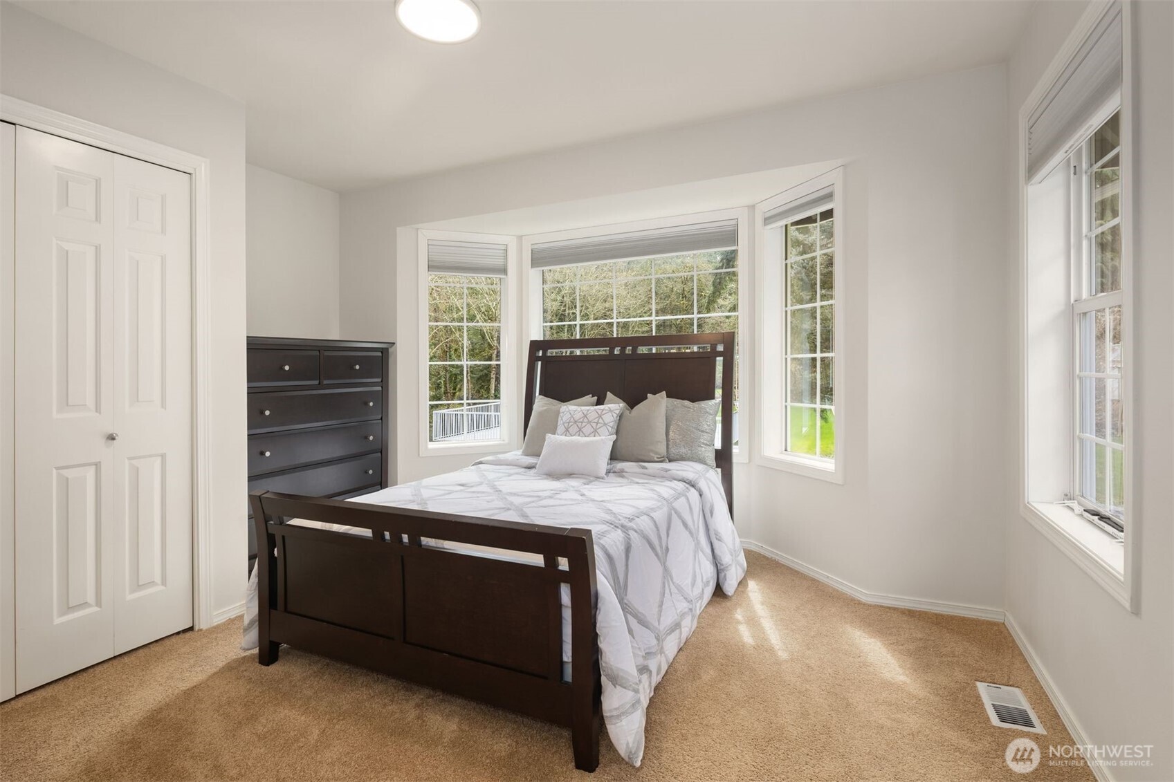 4210 182nd Avenue Southeast Issaquah, WA 98027 - Photo 16 of 33