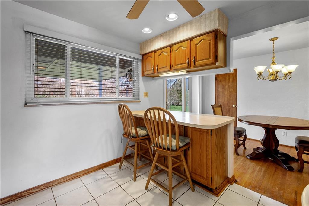 257 Robinhood Road Pittsburgh, PA 15220 - Photo 14 of 35 a dining room with furniture and window