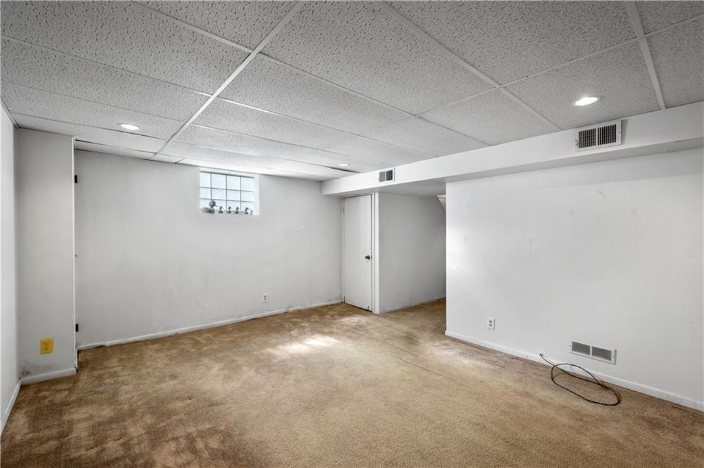 257 Robinhood Road Pittsburgh, PA 15220 - Photo 26 of 35 a view of empty room