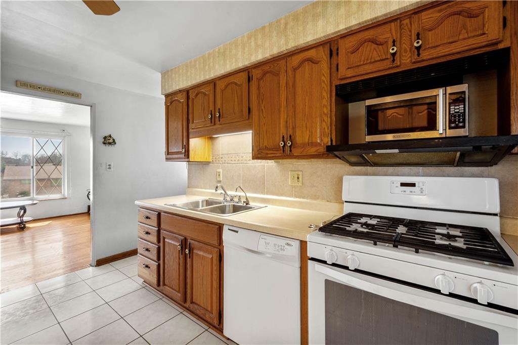 257 Robinhood Road Pittsburgh, PA 15220 - Photo 10 of 35 a kitchen with a stove and a microwave