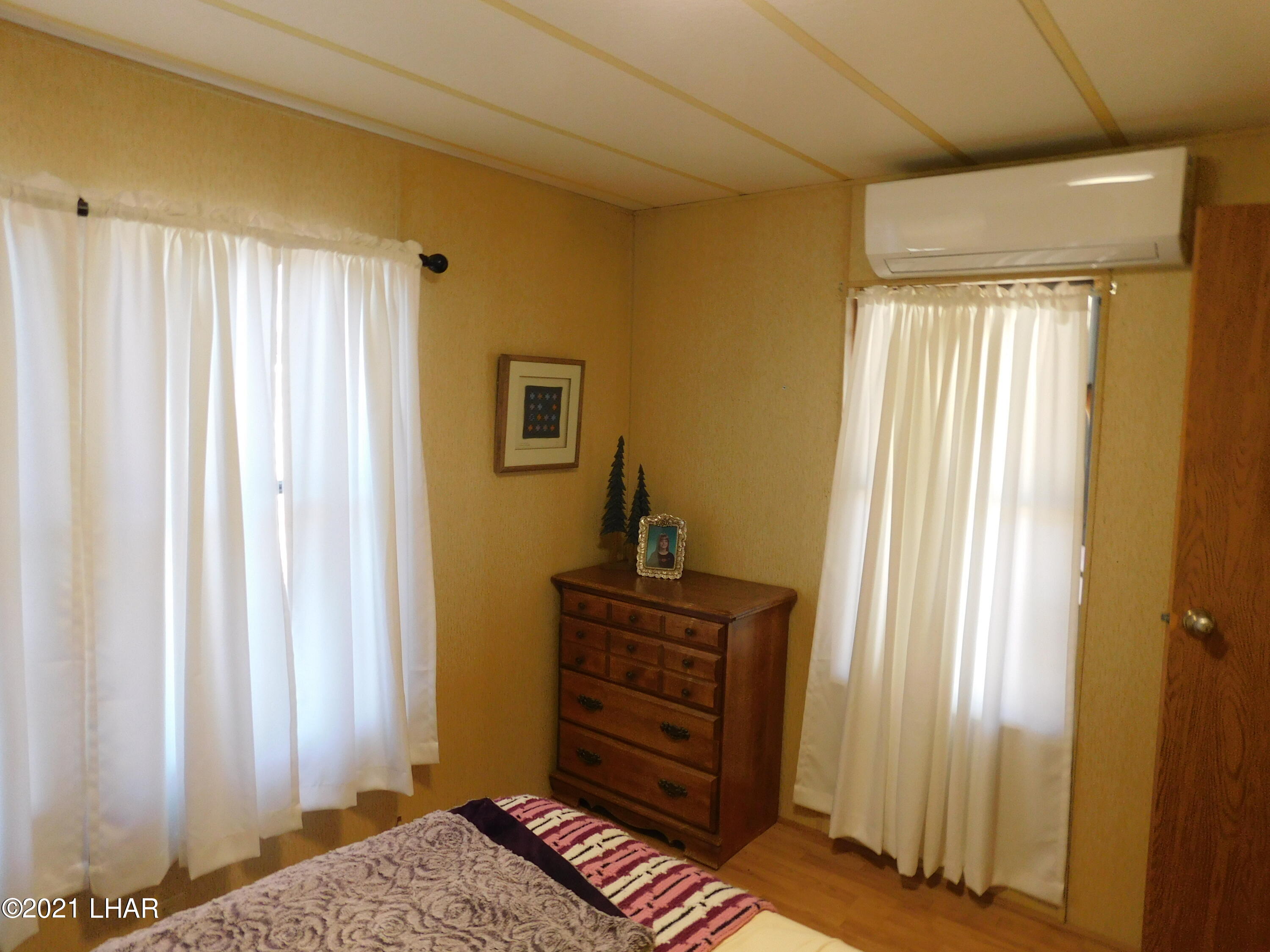 1240 Acacia Road, Unit 139 Quartzsite, AZ 85346 - Photo 25 of 37 Mini split in bedroom.