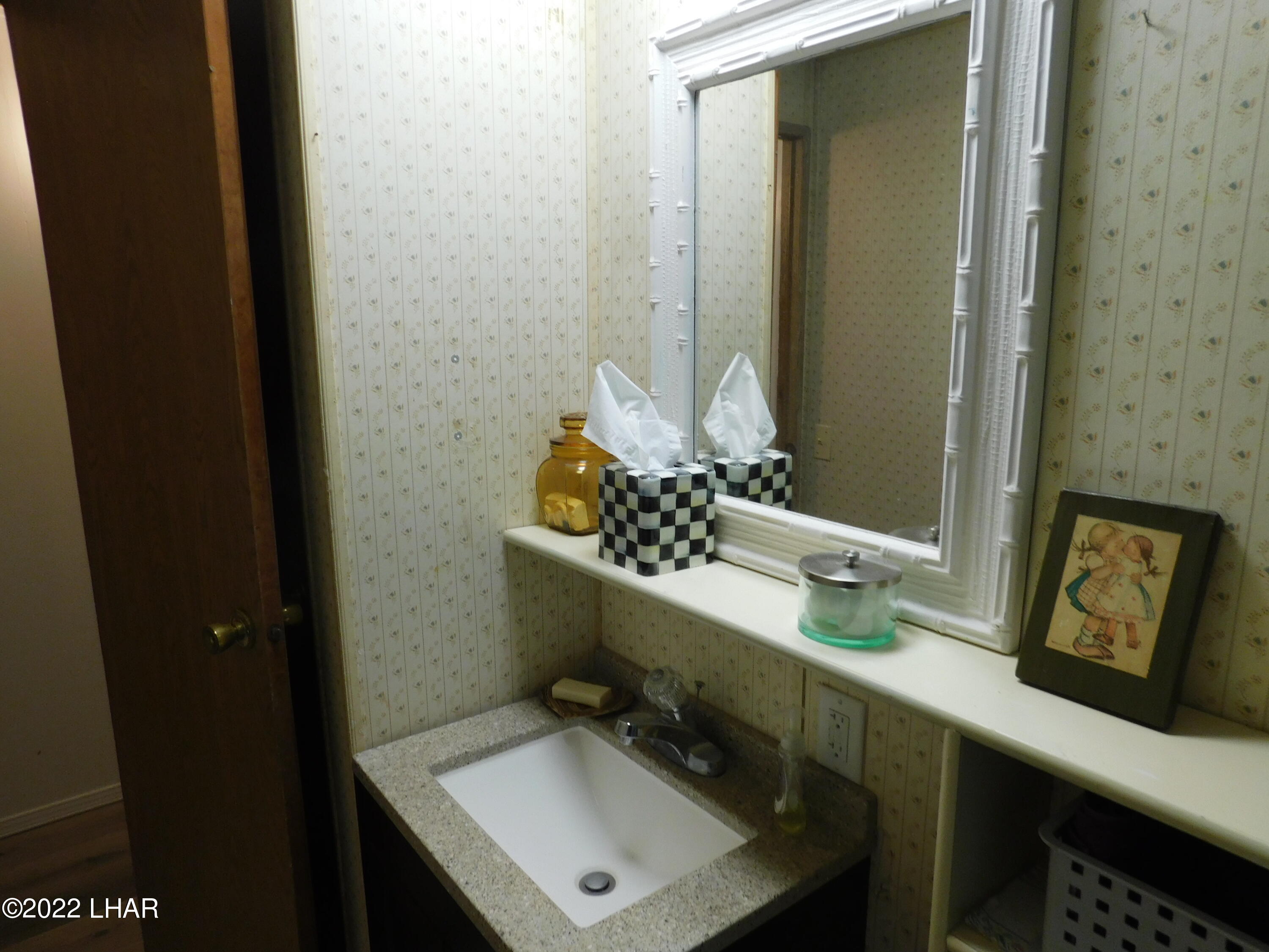 1240 Acacia Road, Unit 139 Quartzsite, AZ 85346 - Photo 26 of 37 2nd bathroom