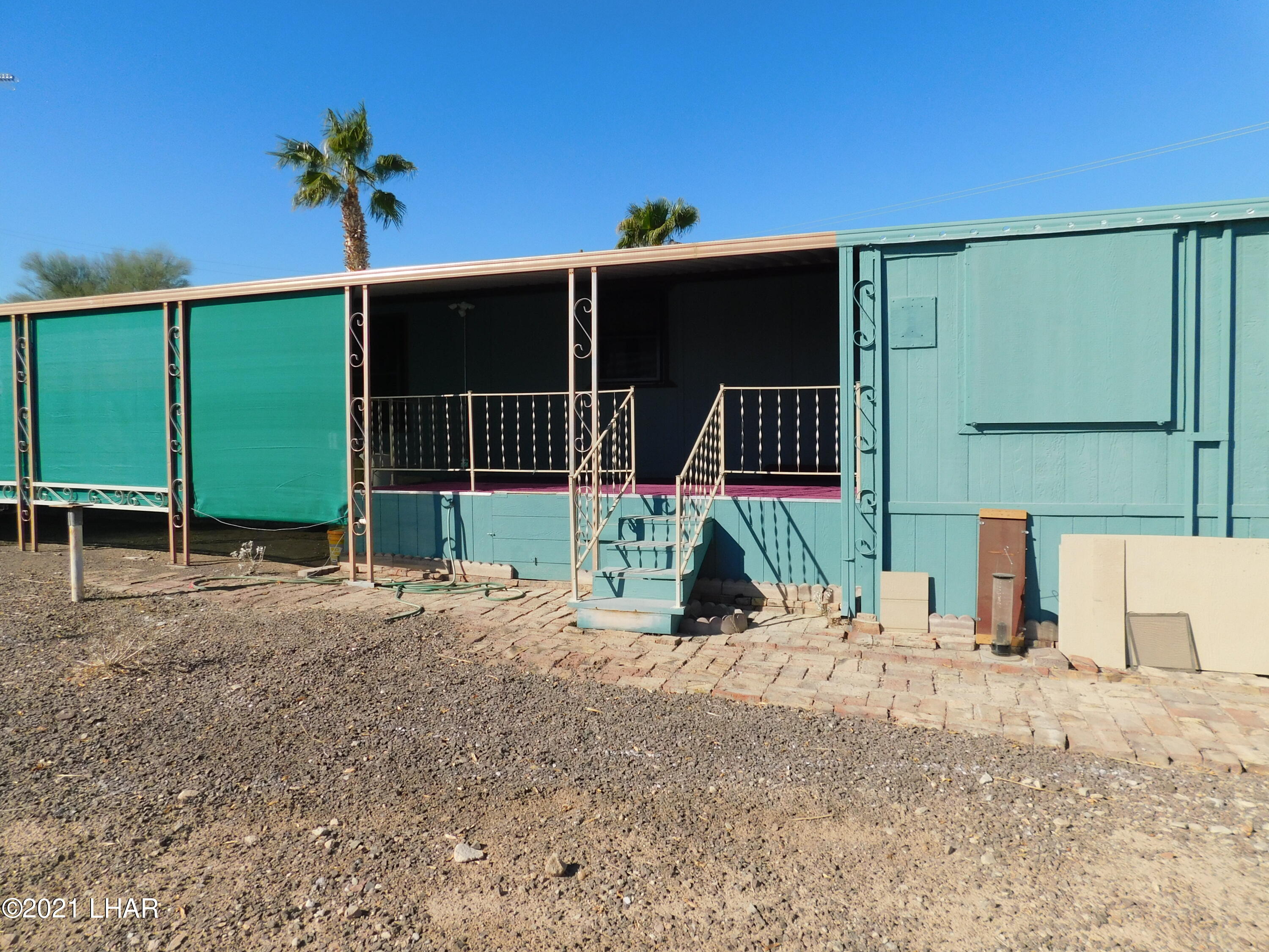 1240 Acacia Road, Unit 139 Quartzsite, AZ 85346 - Photo 36 of 37 Covered deck
