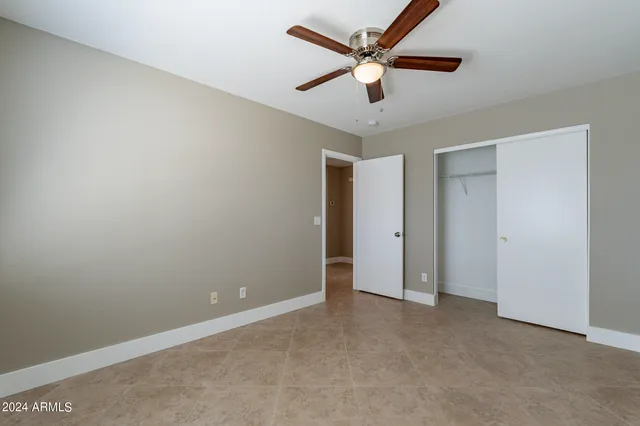 an empty room with a ceiling fan and a ceiling fan