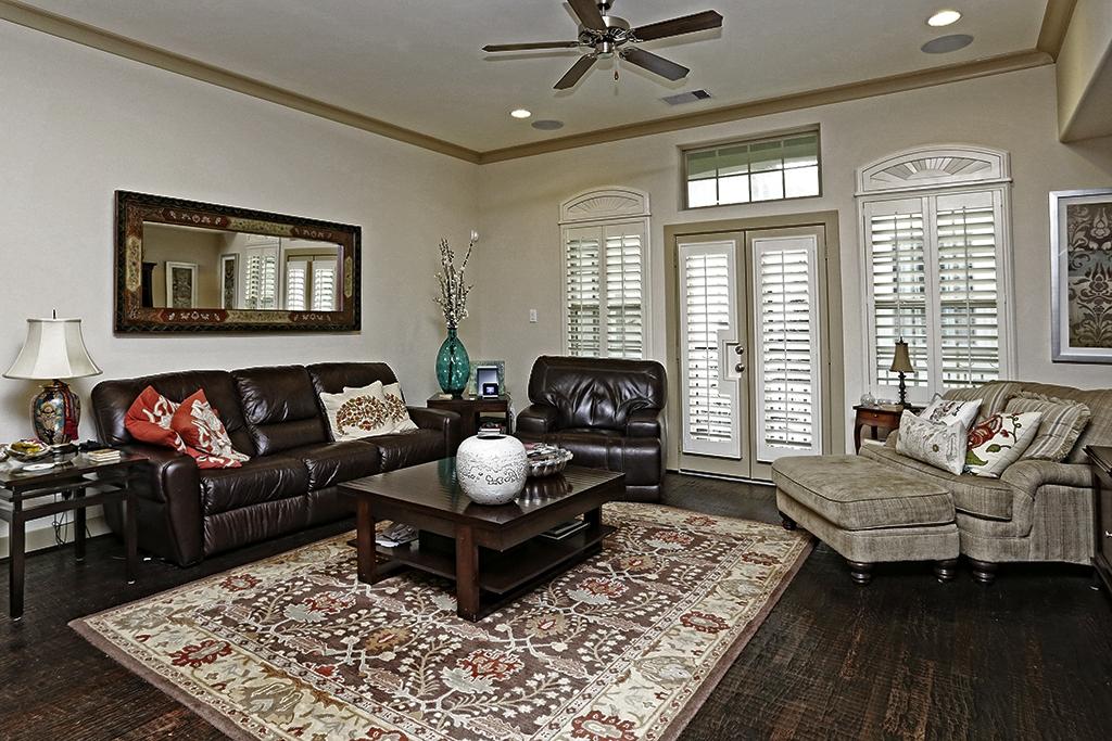 4227 Dickson Street Houston, TX 77007 - Photo 11 of 14 Living Room