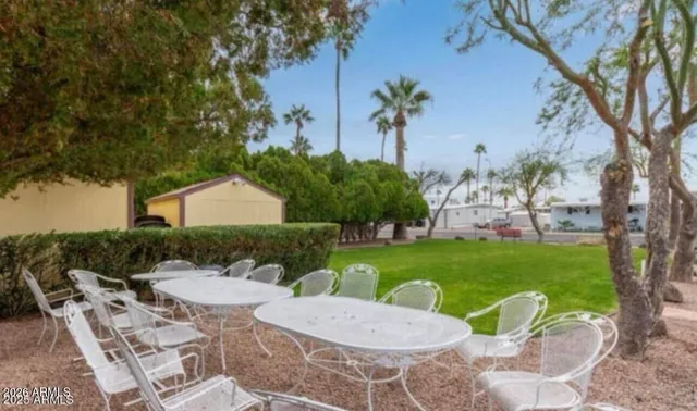 a lots of furniture and lots of tables