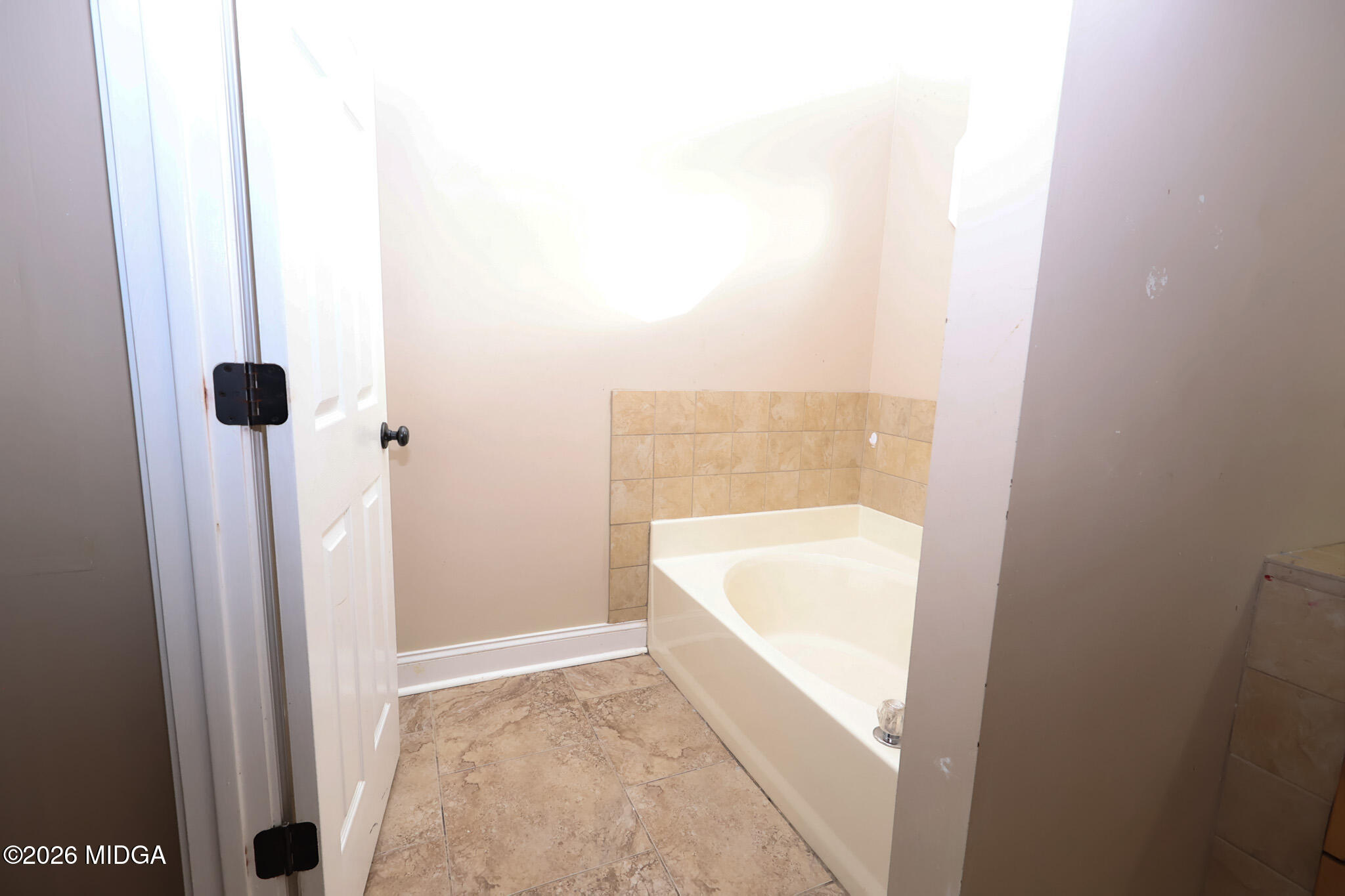 1025 Feagin Mill Road Warner Robins, GA 31088 - Photo 13 of 28 a bathroom with a bathtub