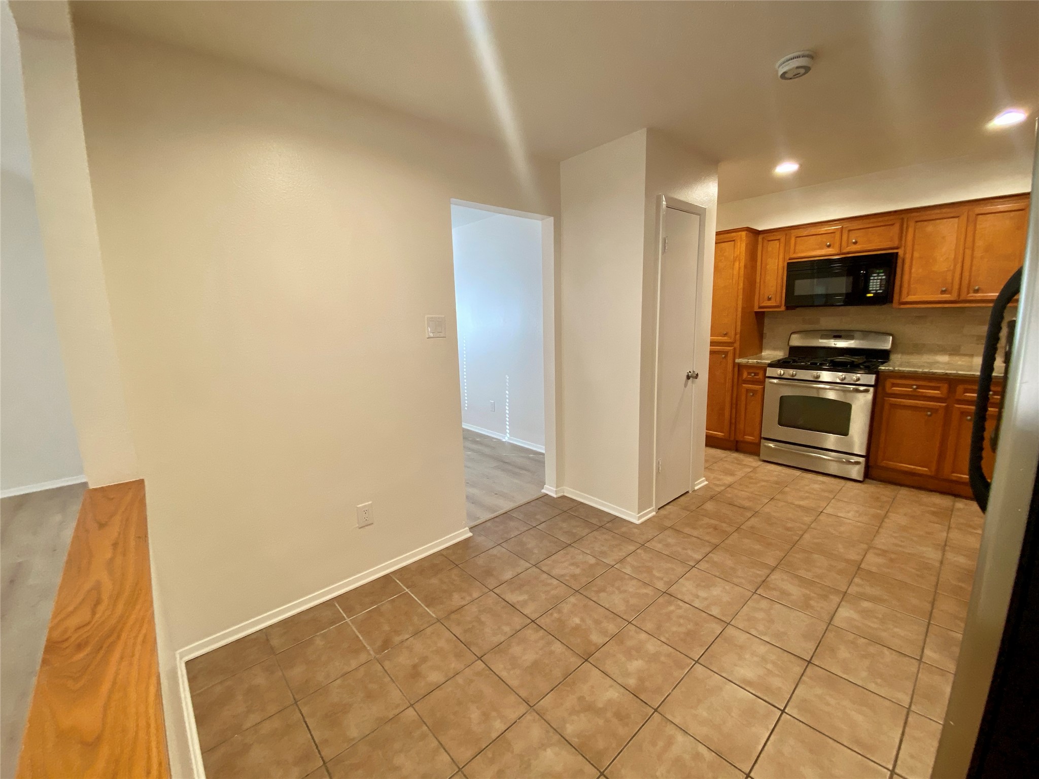 2 North Waxberry Road The Woodlands, TX 77381 - Photo 9 of 28
