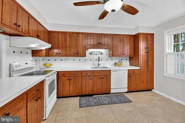 $899,900 | 5103 Sentinel Drive, Unit 33, Bethesda, MD 20816