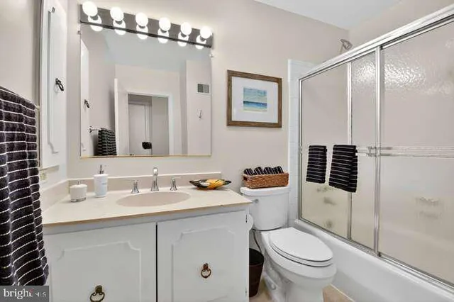 $899,900 | 5103 Sentinel Drive, Unit 33, Bethesda, MD 20816