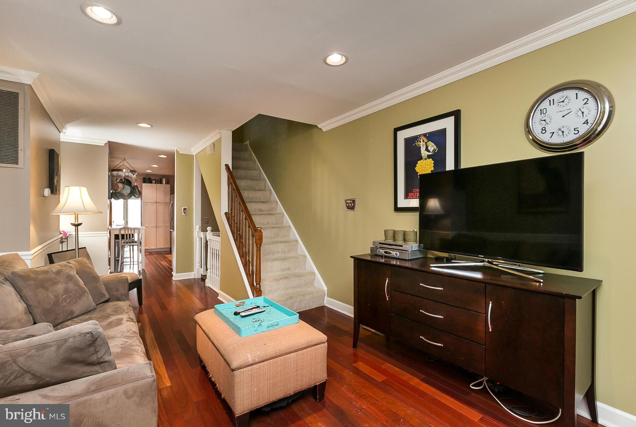 1218 Riverside Avenue Baltimore, MD 21230 - Photo 3 of 30 Living Room