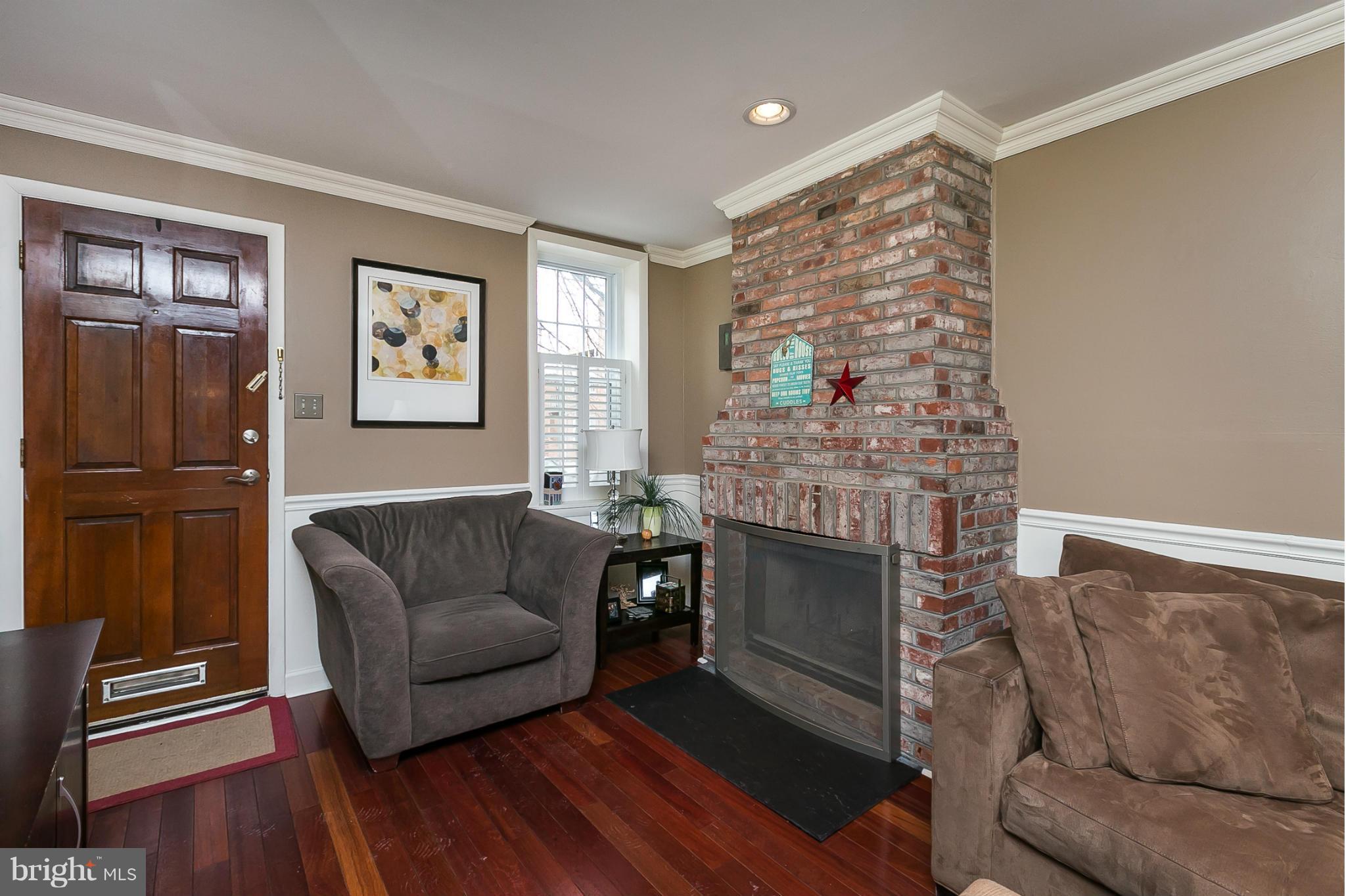 1218 Riverside Avenue Baltimore, MD 21230 - Photo 5 of 30 Living Room