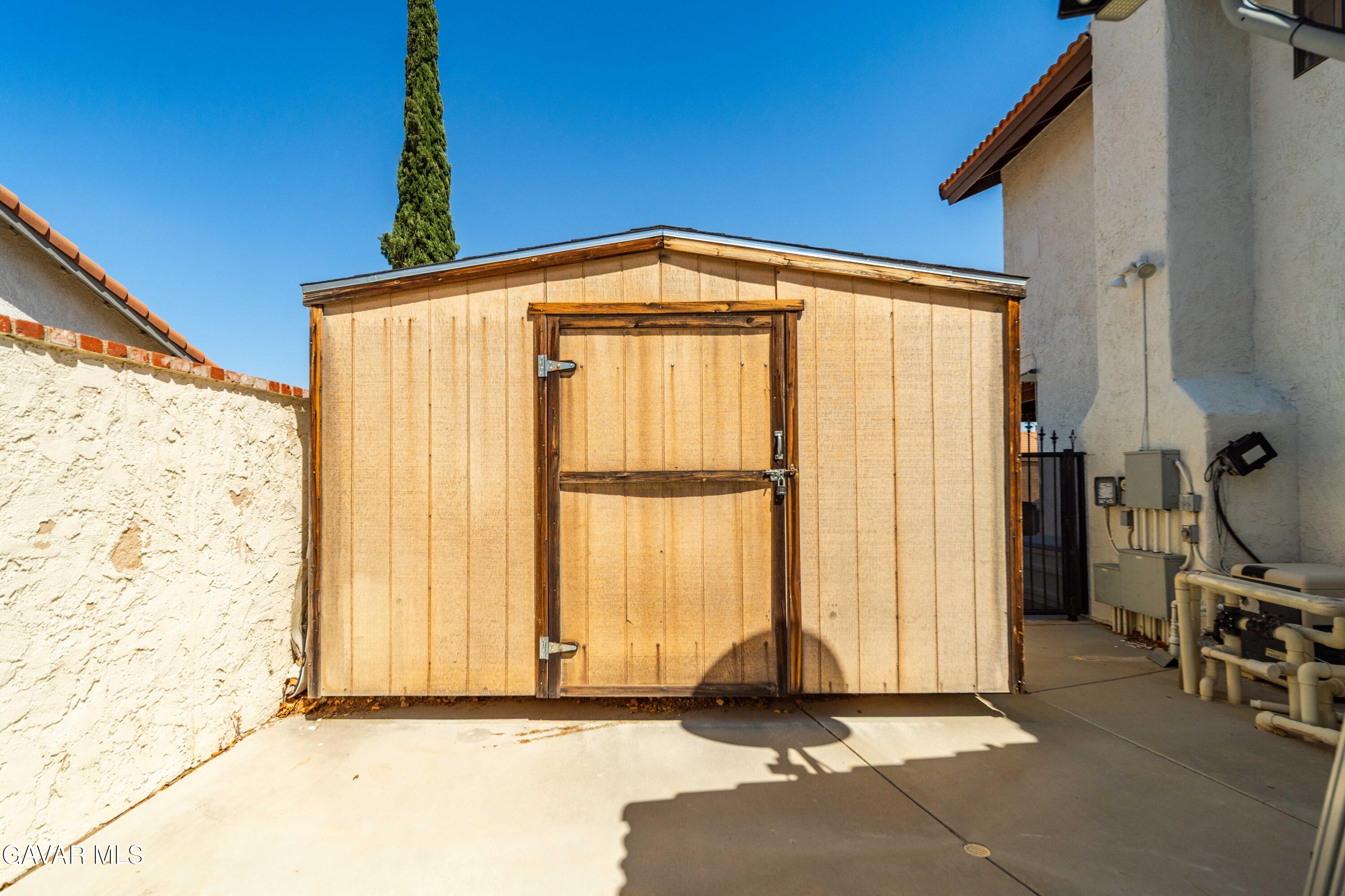 4535 Talento Way Palmdale, CA 93551 - Photo 33 of 43 a view of a room with gym equipment