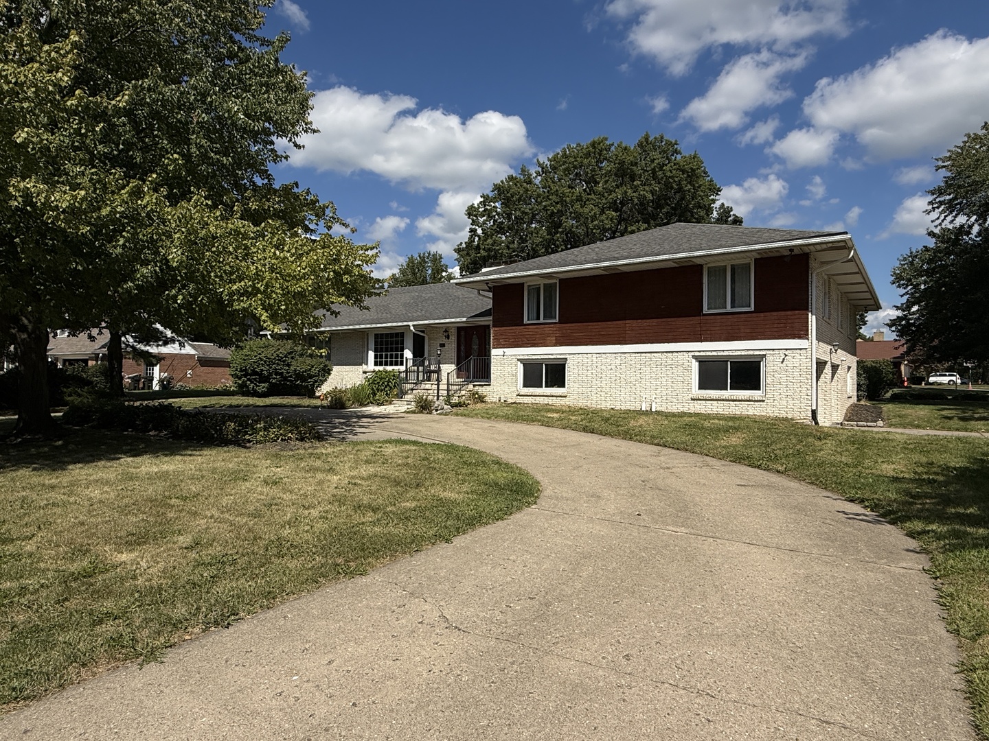 402 West Le Fevre Road Sterling, IL 61081 - Photo 2 of 39 a front view of a house with a yard