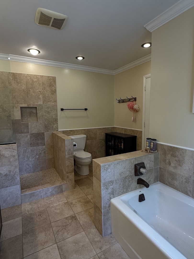 402 West Le Fevre Road Sterling, IL 61081 - Photo 22 of 39 a bathroom with a bathtub and shower