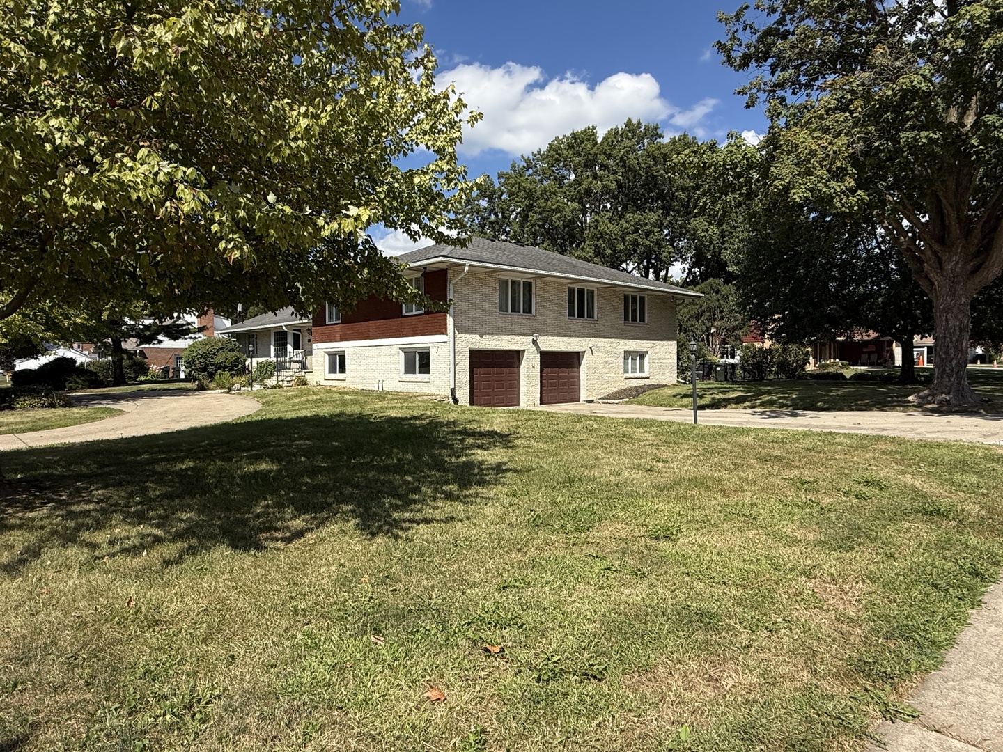 402 West Le Fevre Road Sterling, IL 61081 - Photo 39 of 39 a front view of a house with a yard