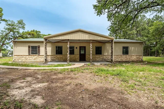 $450,000 | 14486 Vz County Road 4811, Chandler, TX 75758