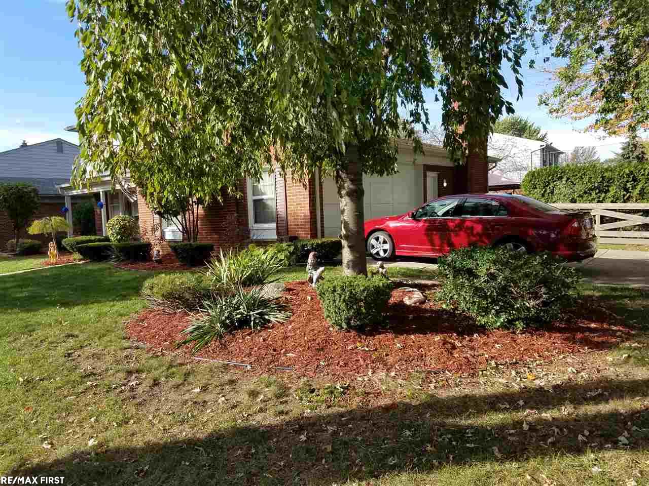 18489 Davidson Road Fraser, MI 48026 - Photo 19 of 43 31337935-18.JPG