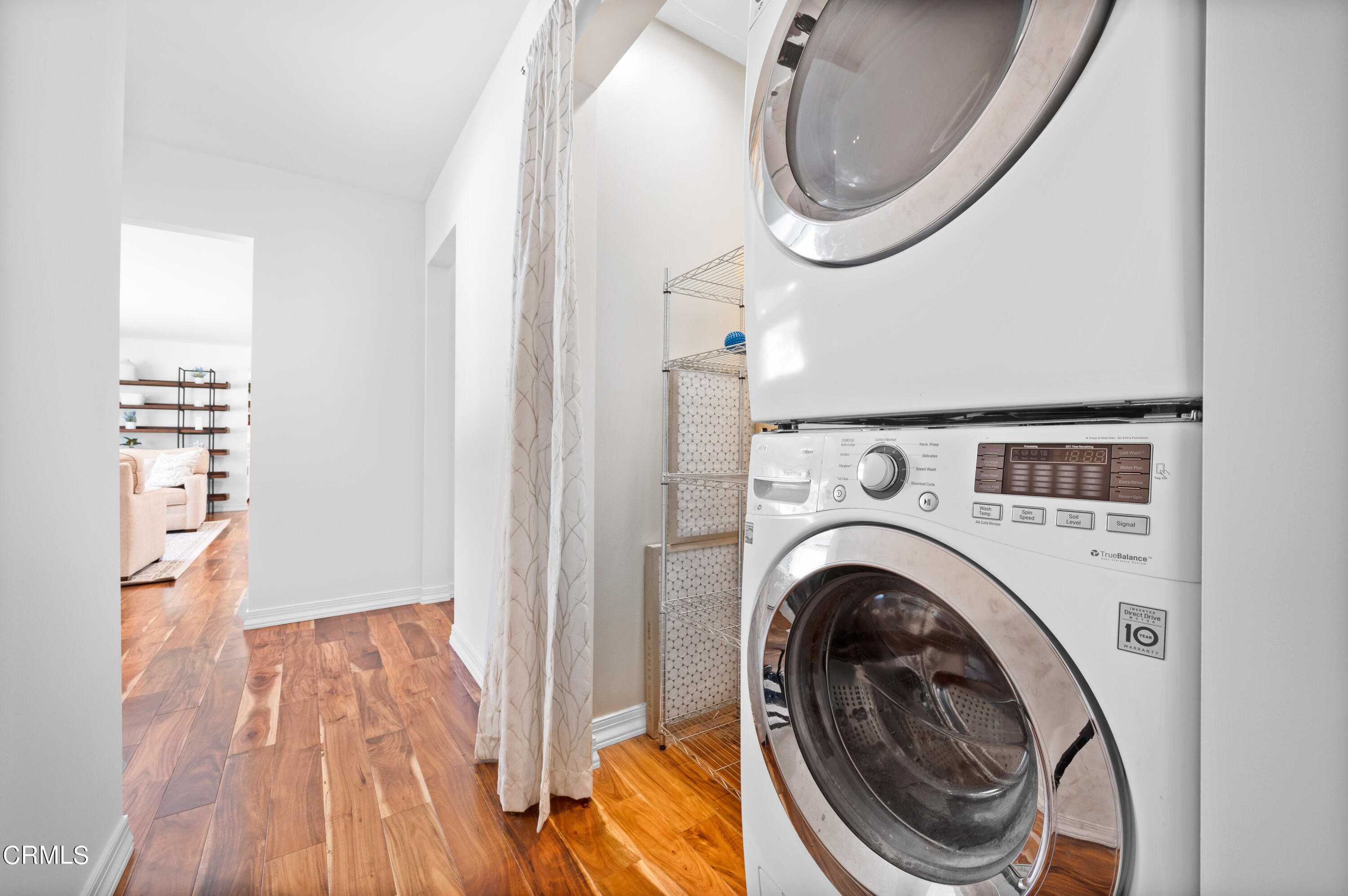 3770 Shadow Grove Road Pasadena, CA 91107 - Photo 37 of 61 a utility room with dryer and washer