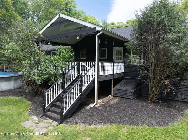 a view of a house with backyard and porch