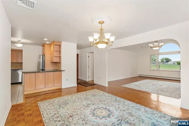 $3,900 | 130 North 7th Street, Saddle Brook, NJ 07663